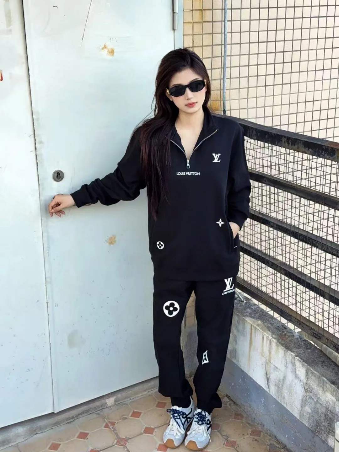 Louis Vuitton/Louis Vuitton 25Fw embroidered presbyopic half-zip sweatshirt
